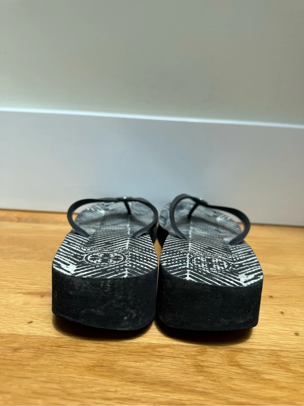 Tory Burch Wedge Flip Flops, size 8
